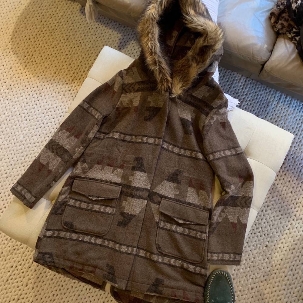BB Dakota Aztec coat with fur hood!